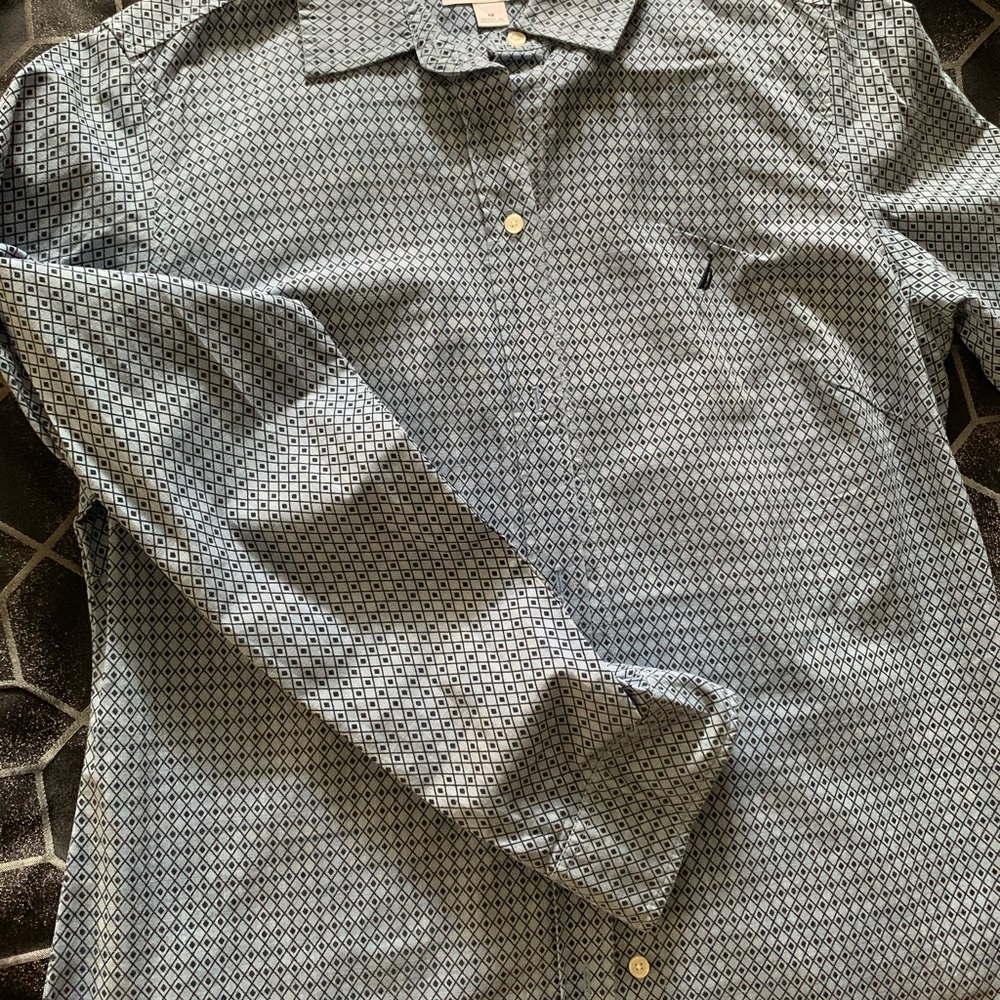 Shirt - Picture 3 of 4